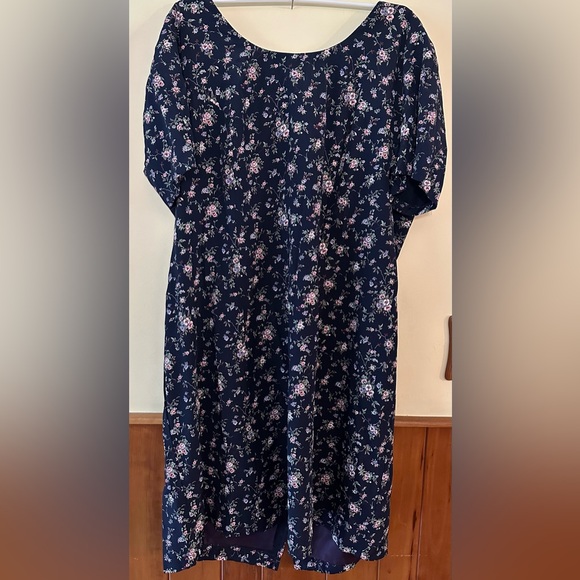 Vintage Betsy’s Things Dresses & Skirts - Vintage Betsy’s Things 2XL navy blue floral short sleeved dress.